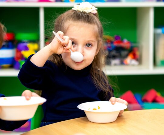 playful-lunch-time-daycare